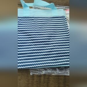 Thirty-one Essential Storage Tote- Scallop Stripe